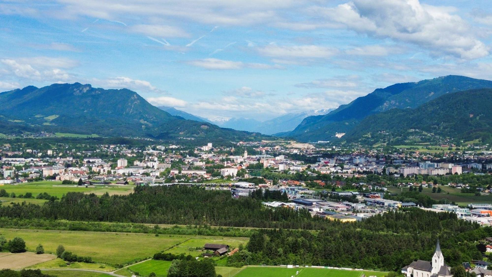 Mountains & Lakes - Chaletdorf & Appartements フィラハ エクステリア 写真
